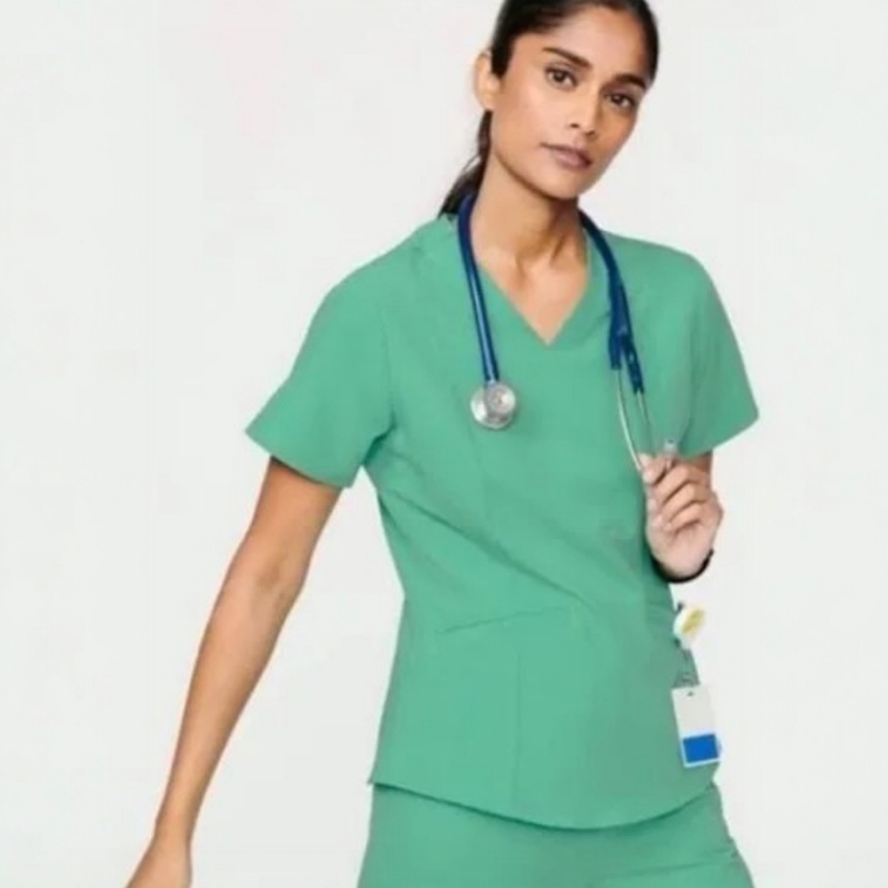 Figs Surgical Green Casma Slim Scrub Top